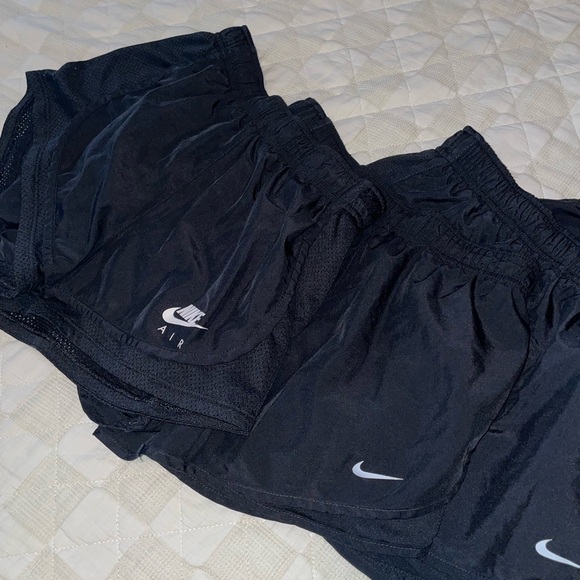 5 Pairs of Women’s Nike Shorts Sz Small - Picture 4 of 5